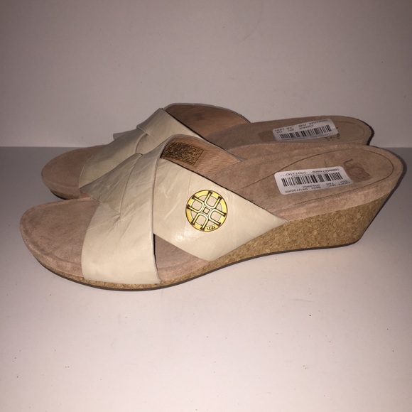 UGG Lyra Sandals Tan Leather Wedge Cork Heel Sz 10 - Picture 3 of 8